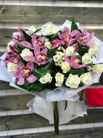 Букет цветов из: Розы и Хризантемы в Беспятово