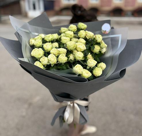 Букет Белые кустовые розы Солинеро в Беспятово