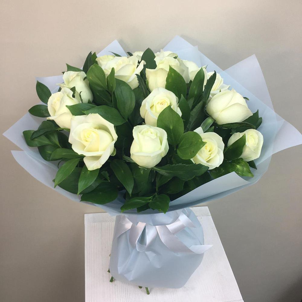 Букет 15 Белых роз Проуд в Беспятово