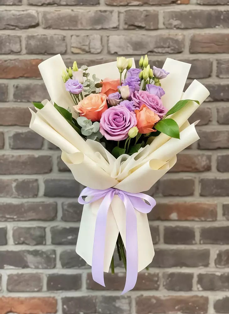 Букет цветов из: Лизиантусы и Розы в Беспятово