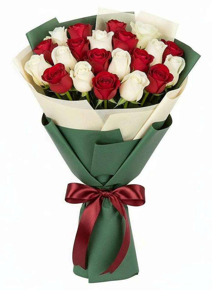 Букет Микс из красных и белых роз в Беспятово
