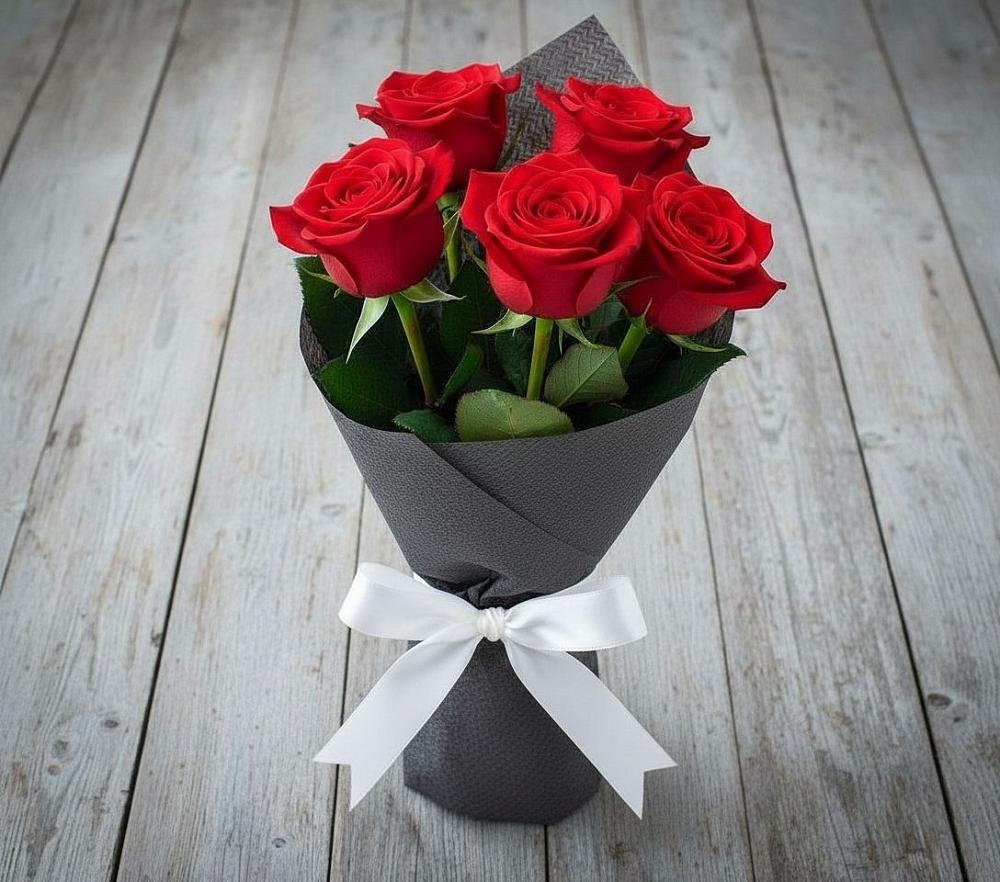 Букет 5 Красных роз Эдлесс Лав в Беспятово
