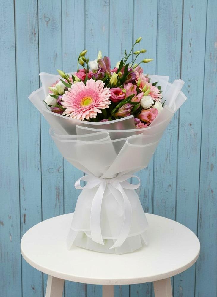 Букет цветов из: Герберы, Альстромерии и Лизиантусы в Беспятово