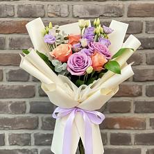 Букет цветов из:  Лизиантусы и Розы в Беспятово