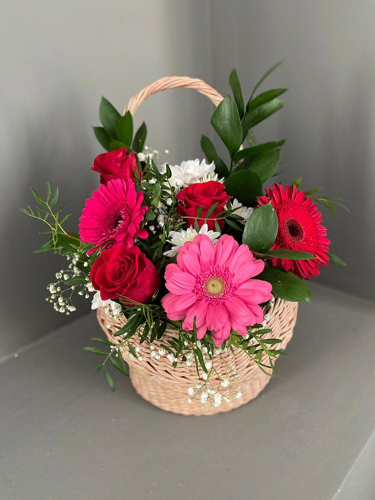 Цветочная композиция из Розы, Хризантемы и Герберы в корзине в Беспятово