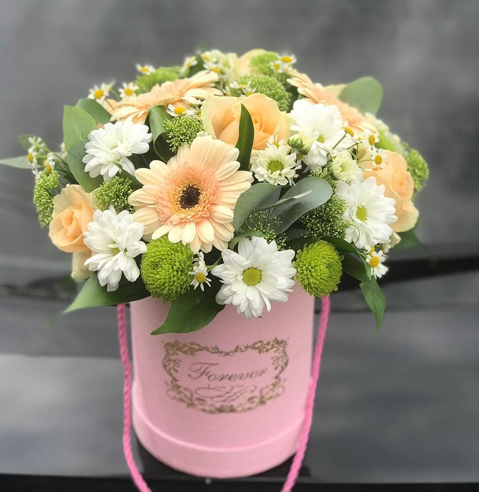 Цветочная композиция из Розы, Герберы и Хризантемы в шляпной коробке в Беспятово