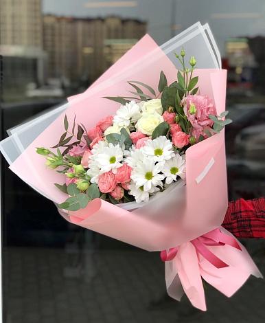 Букет цветов из: Розы, Лизиантусы и Хризантемы в Беспятово